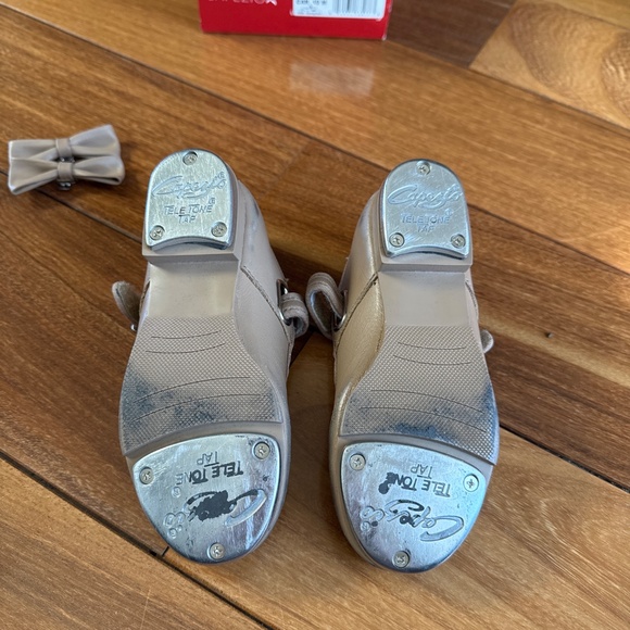 Capezio Tap shoes girl size 10 - Picture 3 of 5
